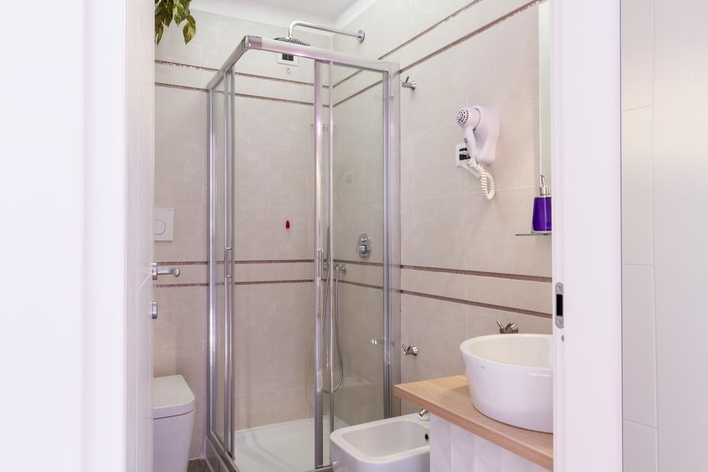 Отель Bevilacqua Bed Roma Santa Croce Номер фото